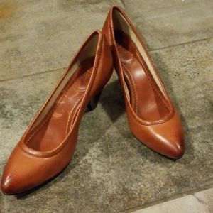 Frye Regina mid pump